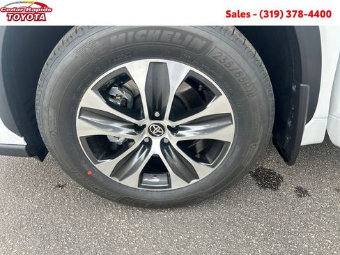 New 2026 Toyota Highlander XLE image 22