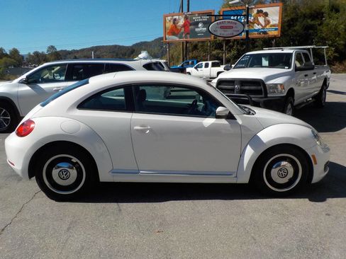 Used 2012 Volkswagen Beetle 2.5 image 4