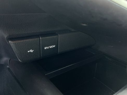 Used 2024 Toyota Camry SE image 29