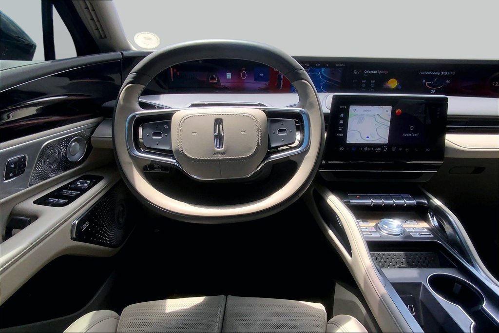 Used 2025 Lincoln Nautilus Reserve AWD/4WD image 5