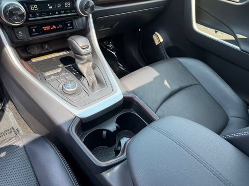 Used 2020 Toyota RAV4 Limited AWD/4WD image 18