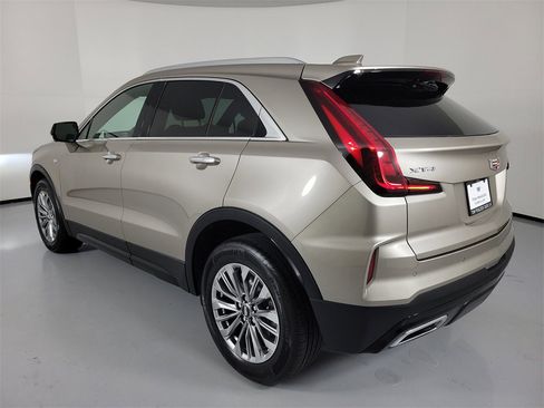 Certified 2025 Cadillac XT4 Premium Luxury image 3