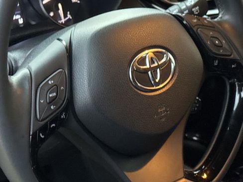 Used 2020 Toyota C-HR XLE image 20