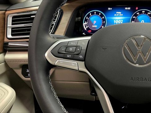 New 2025 Volkswagen Atlas SE image 17