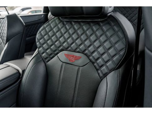 Used 2022 Bentley Bentayga image 30