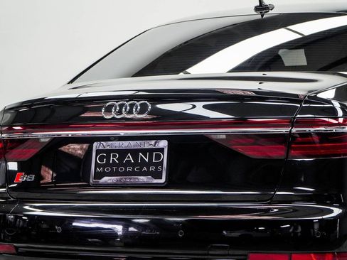 Used 2022 Audi S8 4.0T image 13