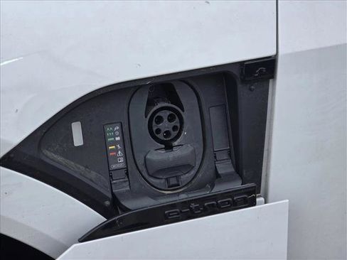 Certified 2024 Audi Q8 e-tron Prestige image 11