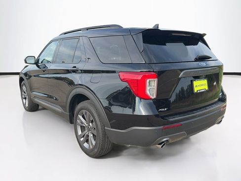 Used 2024 Ford Explorer XLT w/ Equipment Group 202A AWD/4WD image 7