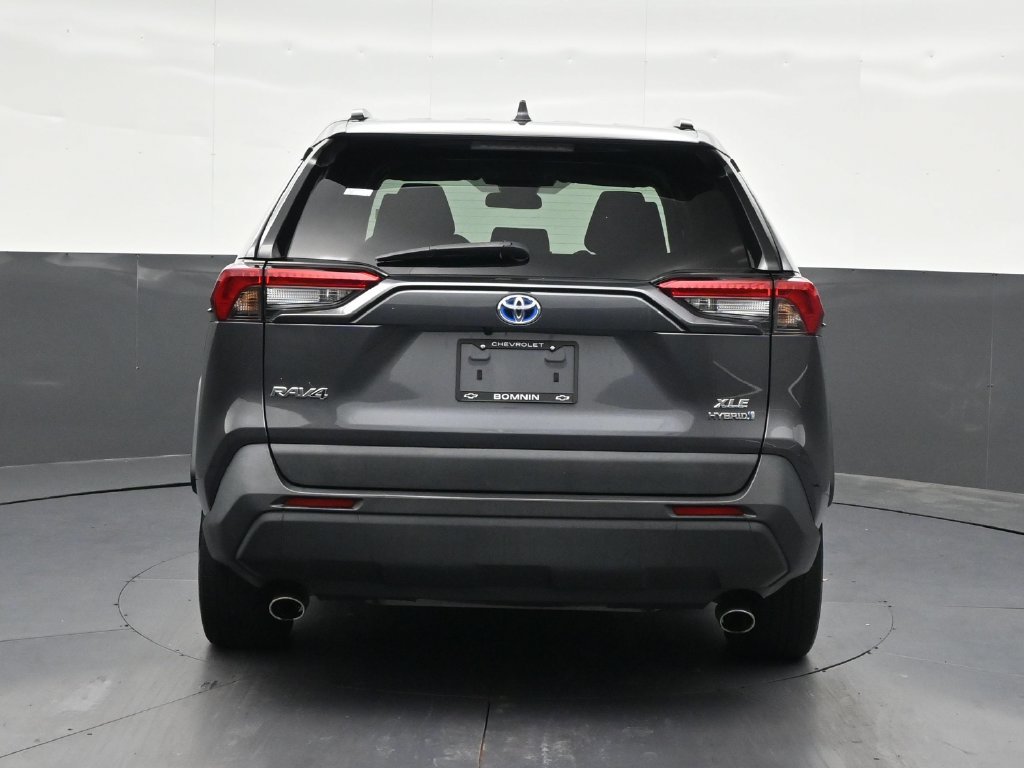 Used 2022 Toyota RAV4 XLE AWD/4WD image 4