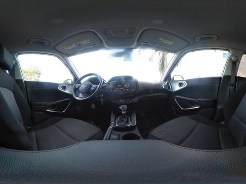 Used 2025 Kia Soul LX w/ LX Technology Package FWD image 39