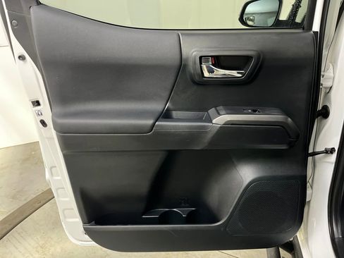 Used 2017 Toyota Tacoma TRD Sport w/ Premium & Technology Package image 27