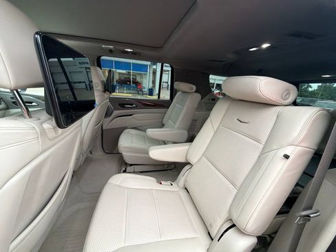 Used 2024 Cadillac Escalade ESV Premium Luxury Platinum w/ Heavy-Duty Trailer Package AWD/4WD image 7