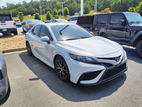 Used 2023 Toyota Camry SE w/ Convenience Package FWD image 3