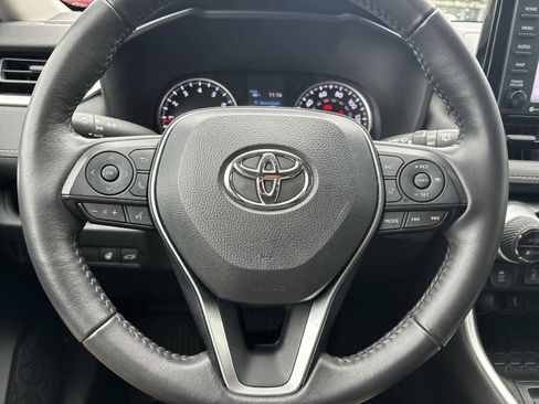 Used 2022 Toyota RAV4 XLE image 10
