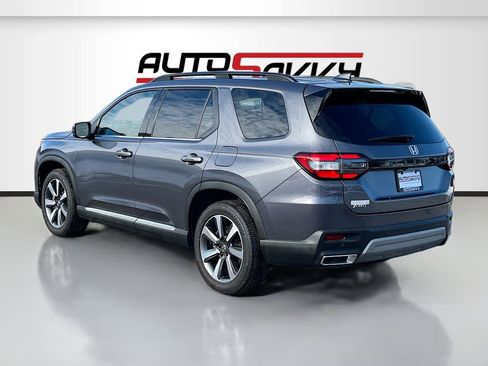 Used 2025 Honda Pilot Touring image 5