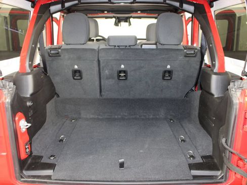 Used 2025 Jeep Wrangler Unlimited Sahara w/ Safety Group AWD/4WD image 17