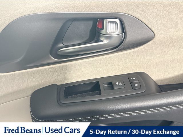 Used 2023 Chrysler Pacifica Touring-L FWD image 39