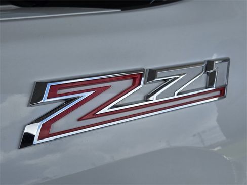 Used 2024 Chevrolet Silverado 2500 LTZ w/ LTZ Convenience Package image 10