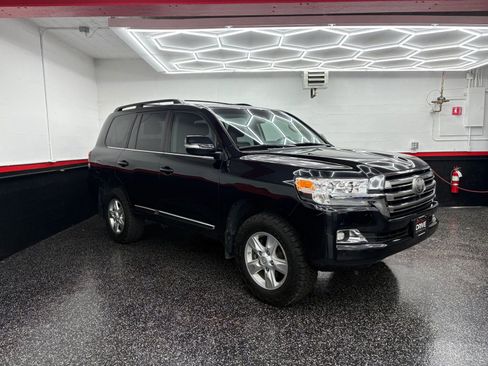 Used 2016 Toyota Land Cruiser image 3