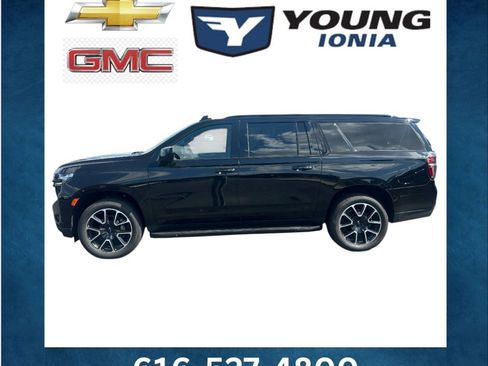 Used 2023 Chevrolet Suburban RST image 2