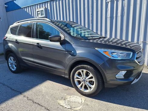 Used 2018 Ford Escape SE w/ SE Sync 3 Package AWD/4WD image 4