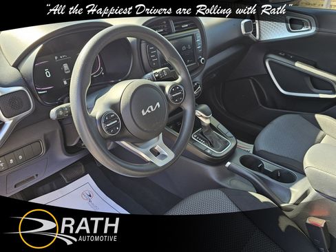 Used 2023 Kia Soul LX image 11