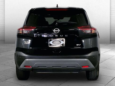 Used 2023 Nissan Rogue SV image 3