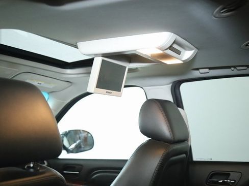 Used 2014 Cadillac Escalade Premium image 15