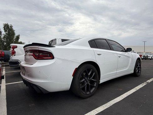 Used 2019 Dodge Charger SXT image 3