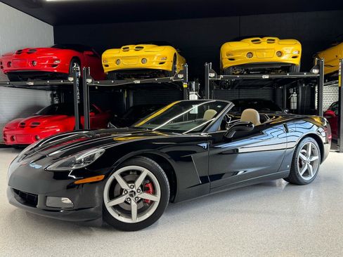 Used 2006 Chevrolet Corvette Convertible w/ Preferred Equipment Group RWD image 3
