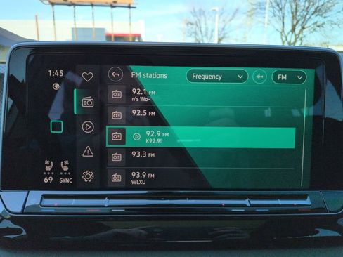 Used 2024 Volkswagen Atlas Peak Edition SE image 19