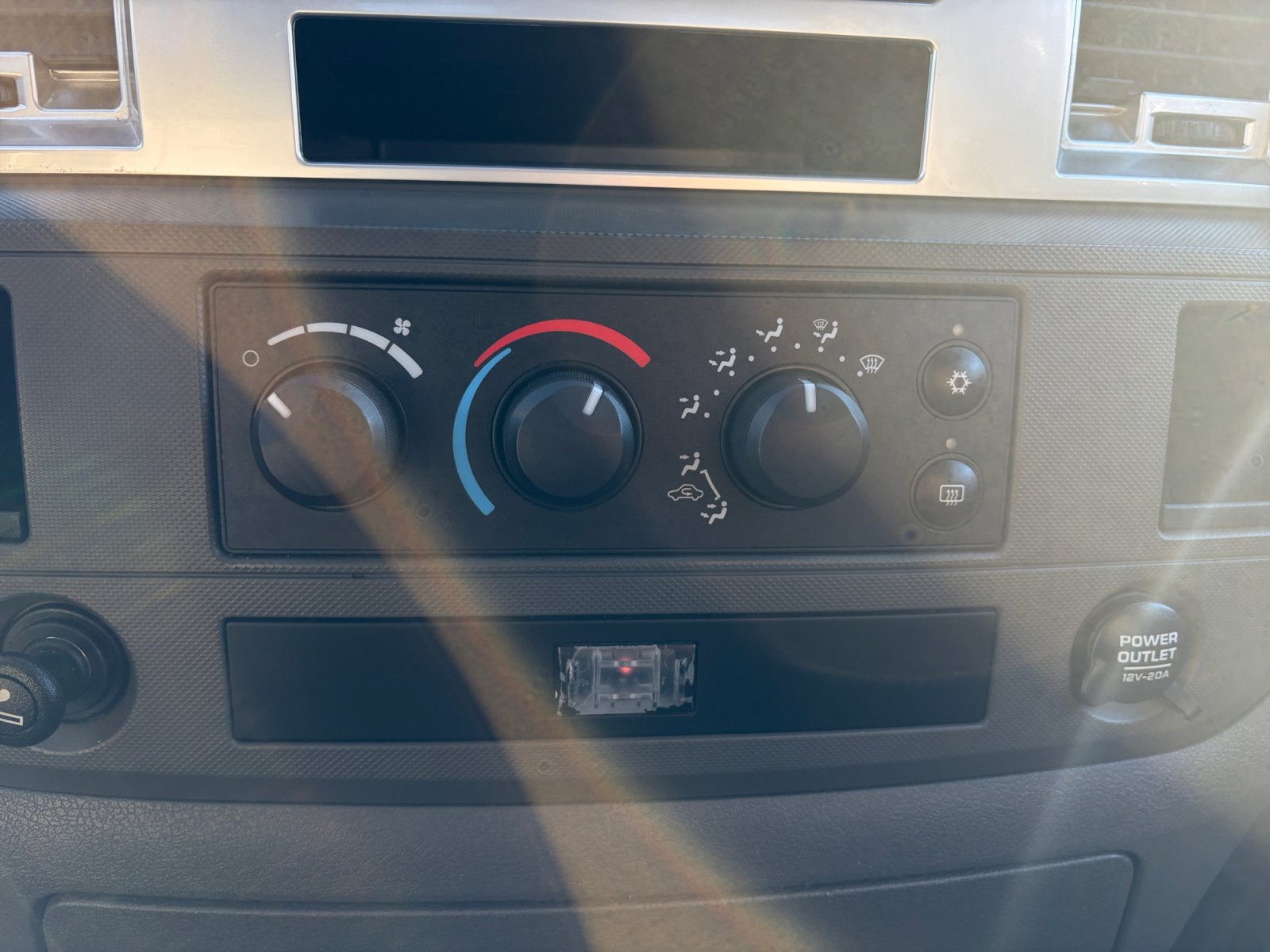 Used 2008 Dodge Ram 1500 Truck SLT RWD image 16