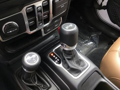 Used 2022 Jeep Wrangler Unlimited Sahara w/ Cold Weather Group AWD/4WD image 21