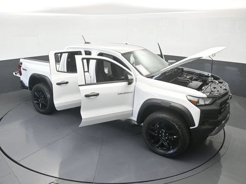 Used 2025 Chevrolet Colorado Trail Boss AWD/4WD image 64