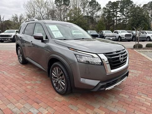 Used 2024 Nissan Pathfinder SL w/ SL Premium Package image 38