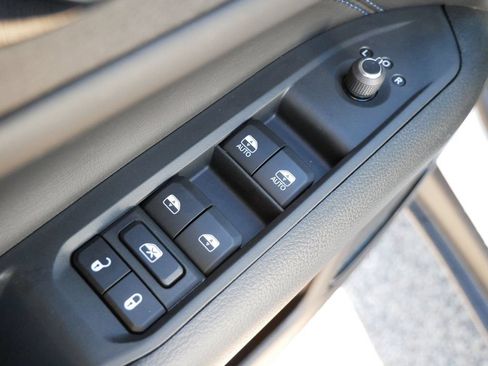 New 2026 Jeep Compass Latitude AWD/4WD image 32