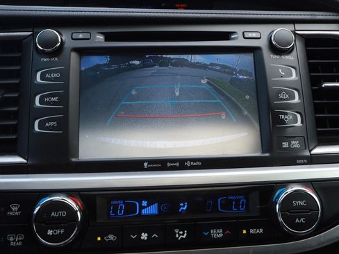 Used 2018 Toyota Highlander XLE FWD image 15