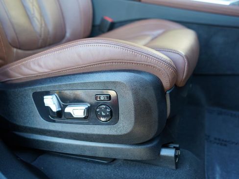 Used 2025 BMW X7 xDrive40i w/ Executive Package image 73