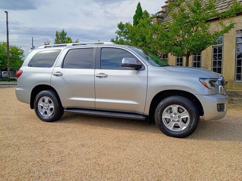 Used 2020 Toyota Sequoia SR5 RWD image 13