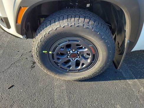 New 2026 Nissan Frontier PRO-4X w/ Tow Package AWD/4WD image 5