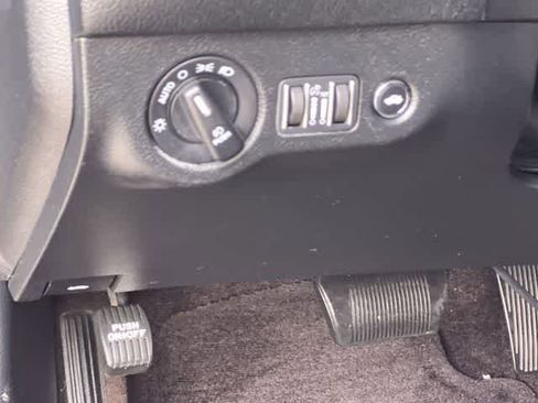Used 2018 Dodge Challenger R/T RWD image 29