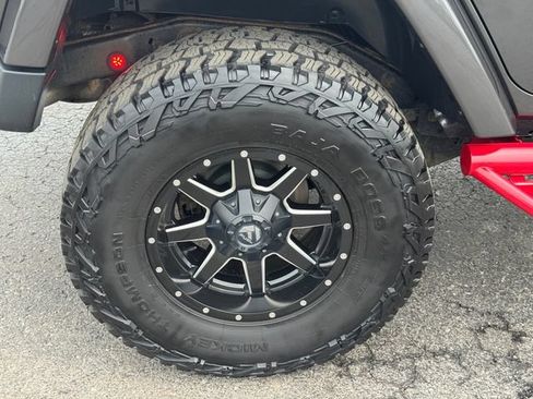 Used 2018 Jeep Wrangler Unlimited Rubicon AWD/4WD image 12