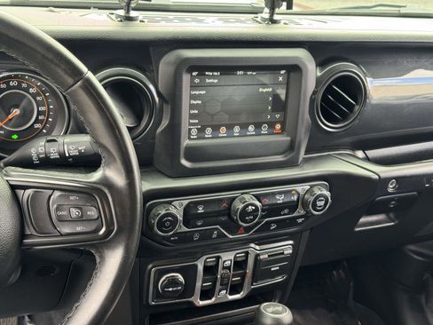 Used 2021 Jeep Wrangler Sport image 3