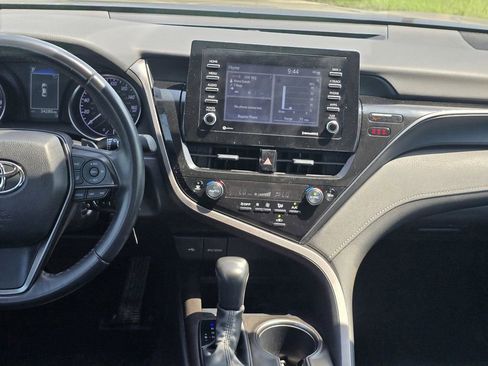 Used 2022 Toyota Camry SE FWD image 16