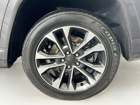 Used 2022 Jeep Grand Cherokee Overland w/ Luxury Tech Group IV image 11