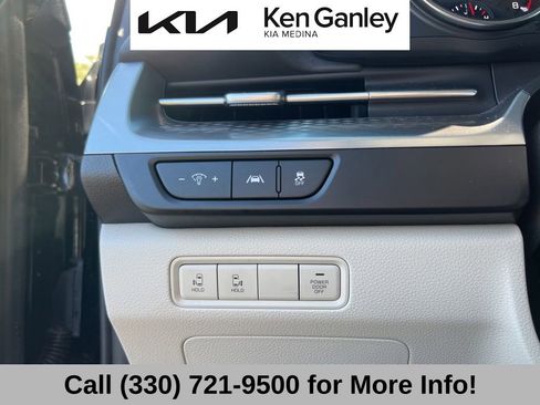 Certified 2024 Kia Carnival LX image 30