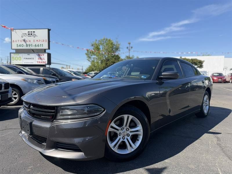 Used 2019 Dodge Charger SXT RWD image 2