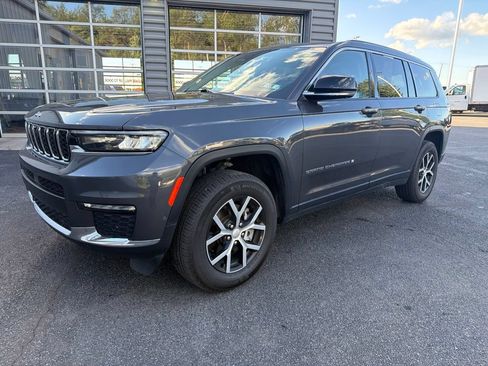 Used 2023 Jeep Grand Cherokee L Limited AWD/4WD image 1