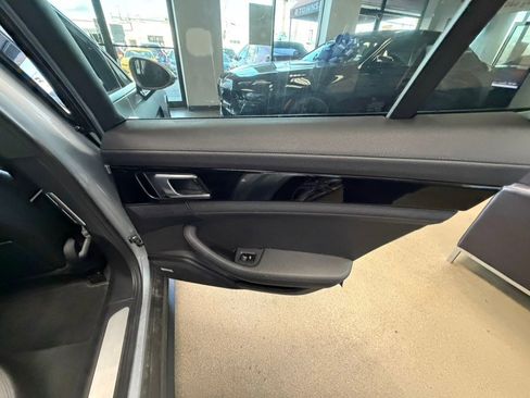 Used 2019 Porsche Panamera 4 image 45