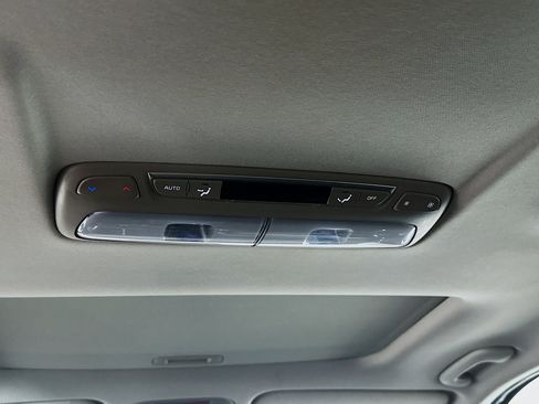 Used 2025 Kia Telluride S FWD image 28